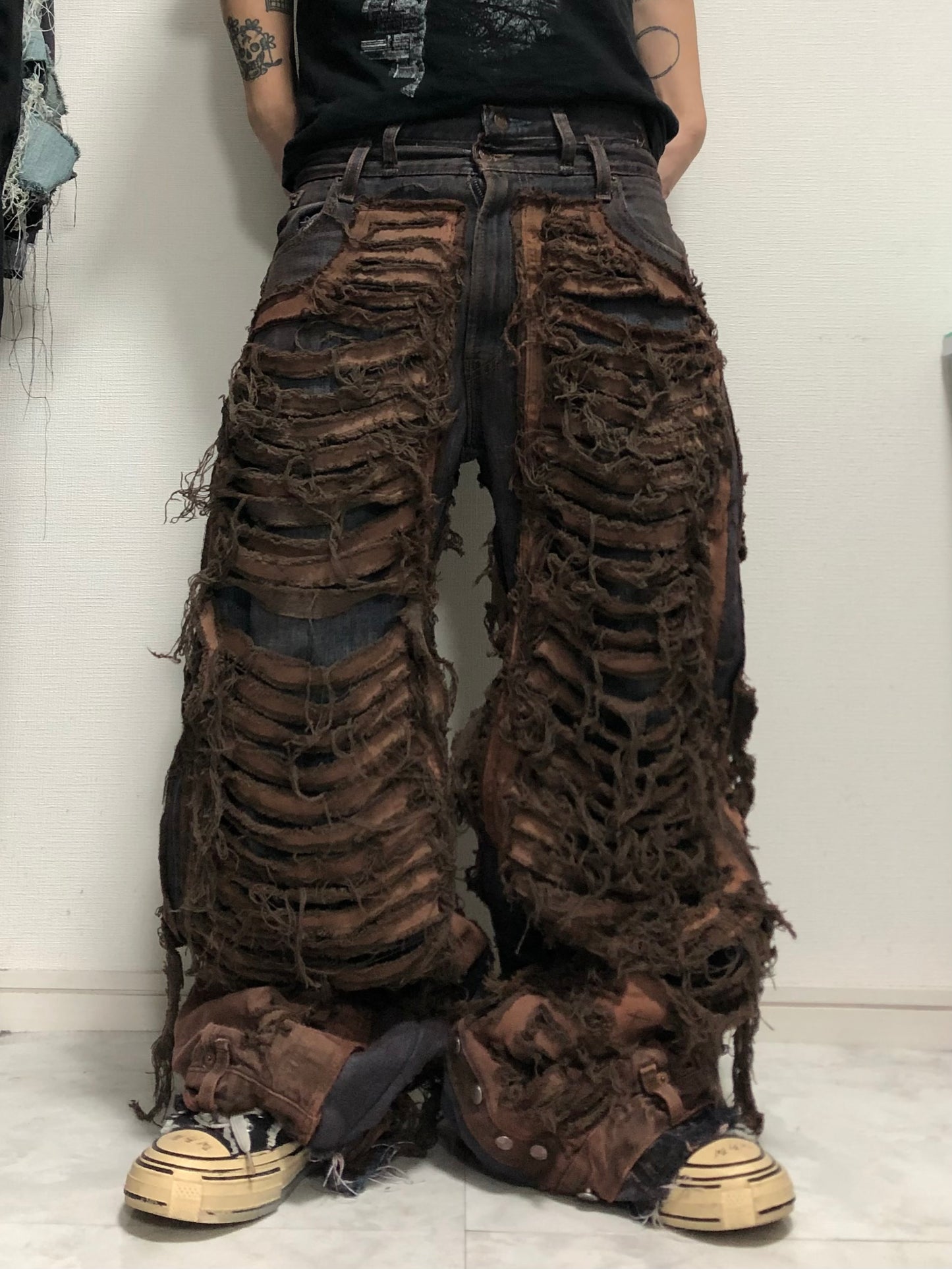 grading damage denim pants