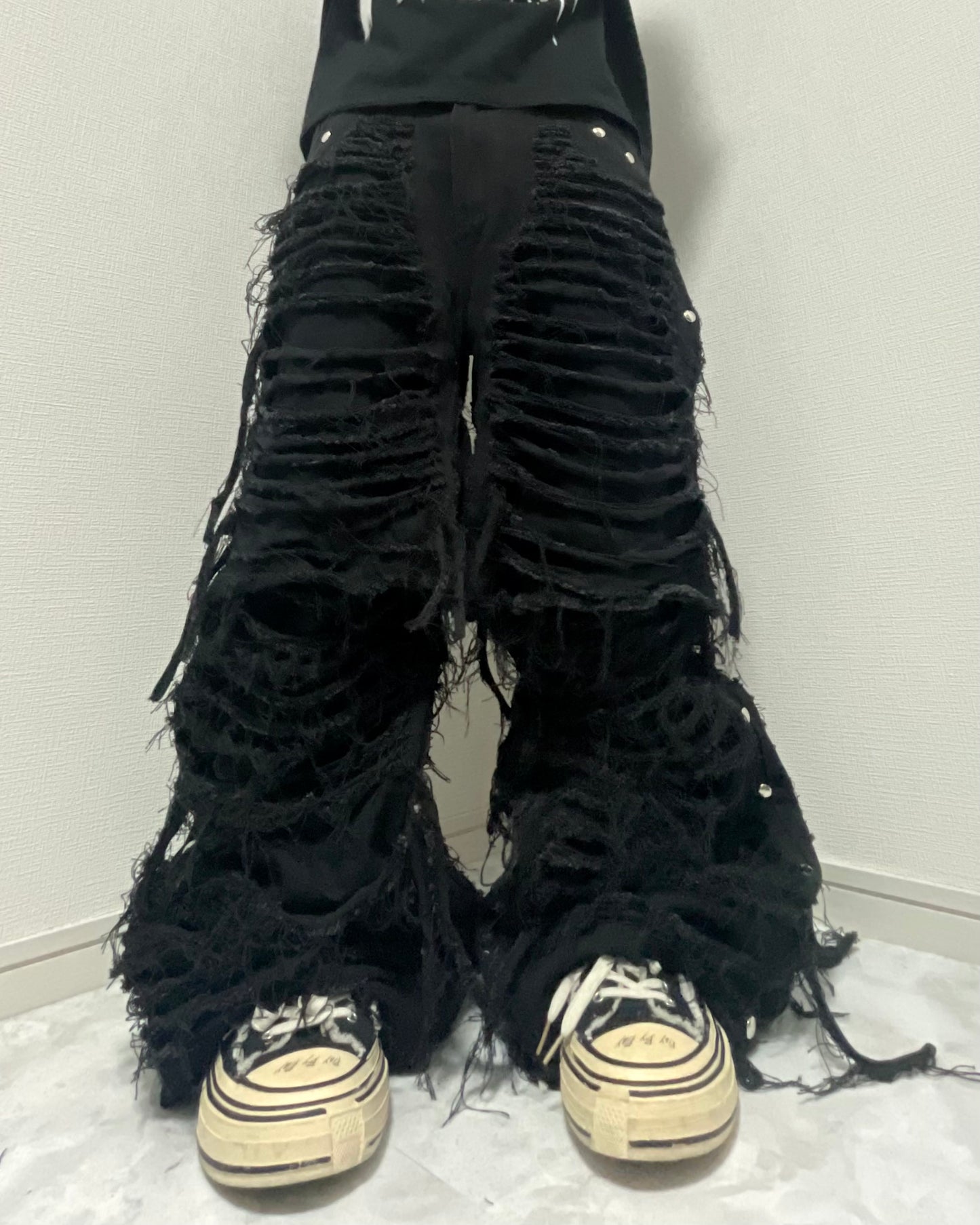 half docking damage black denim pants