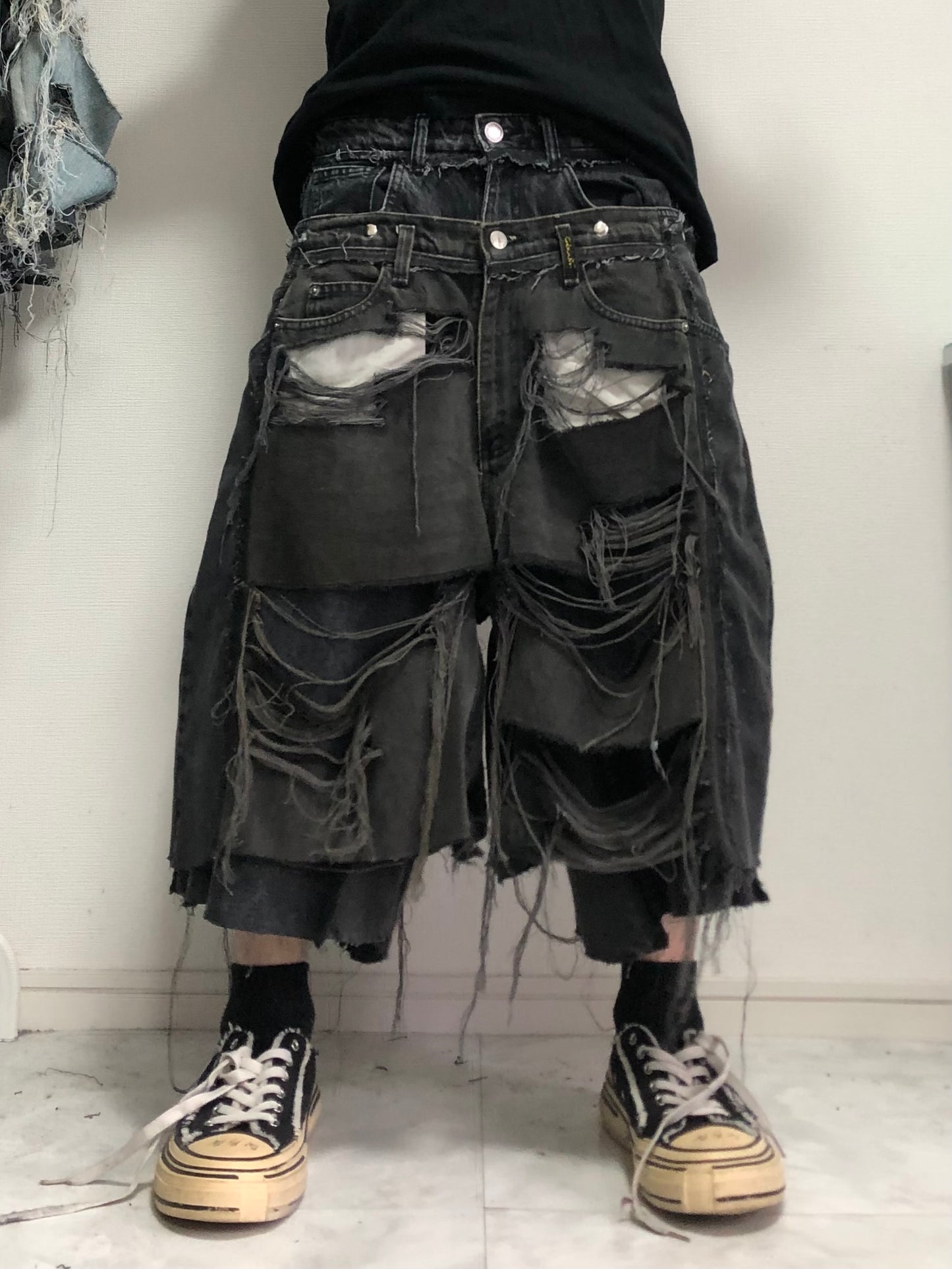 docking half black denim pants