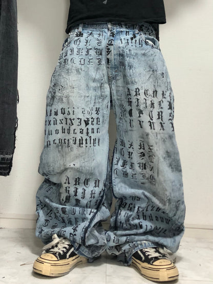 error word denim pants