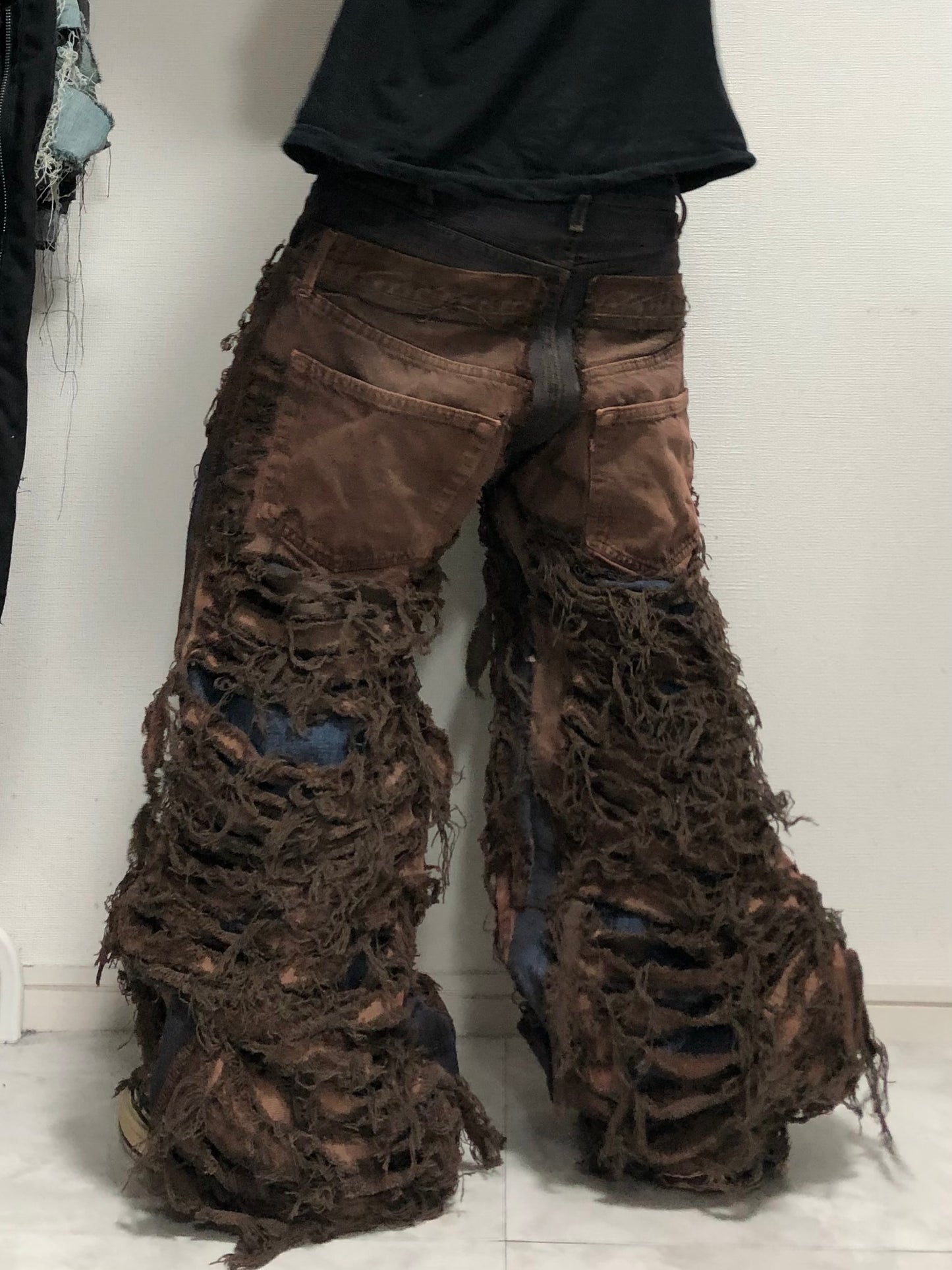 grading damage denim pants