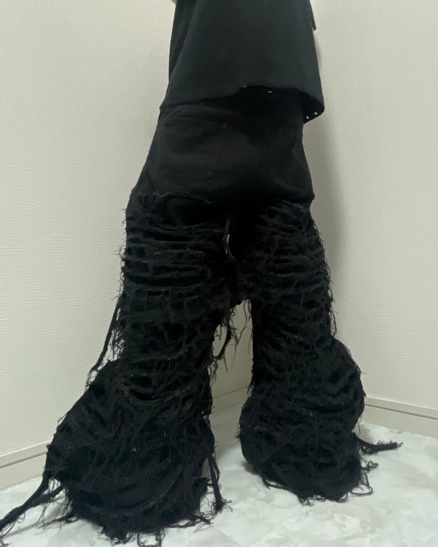 half docking damage black denim pants